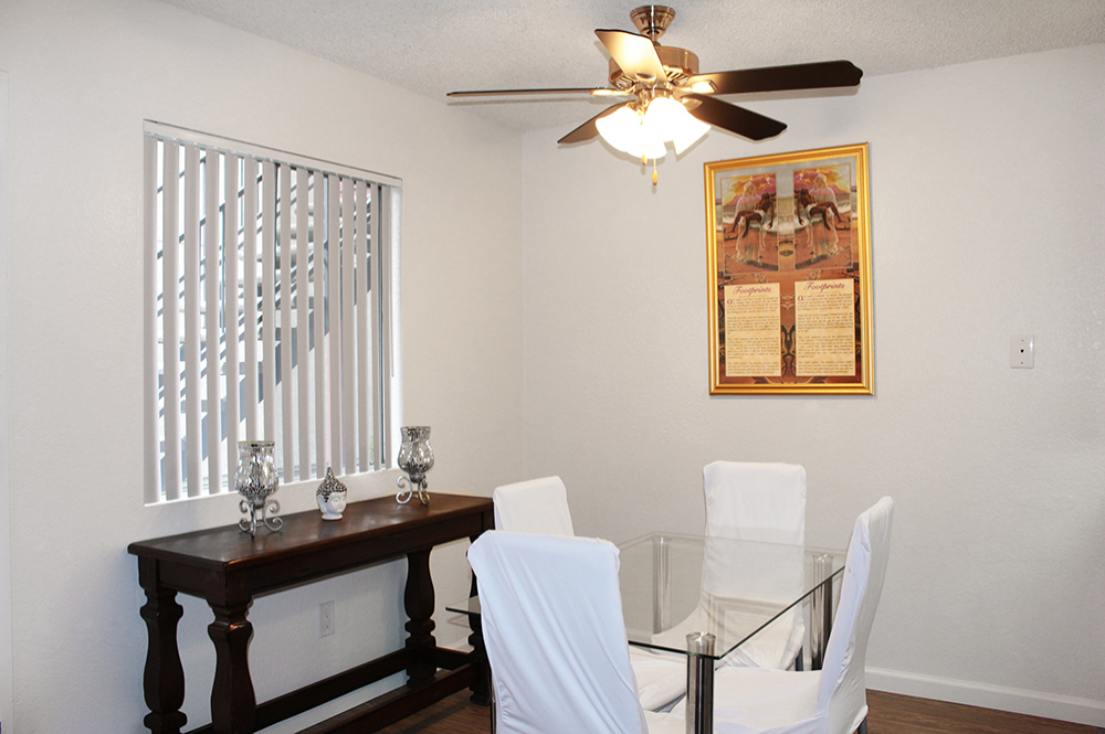 This 2 bed 1 bath 5 photo can be viewed in person at the Casa Del Sol Apartments, so make a reservation and stop in today.